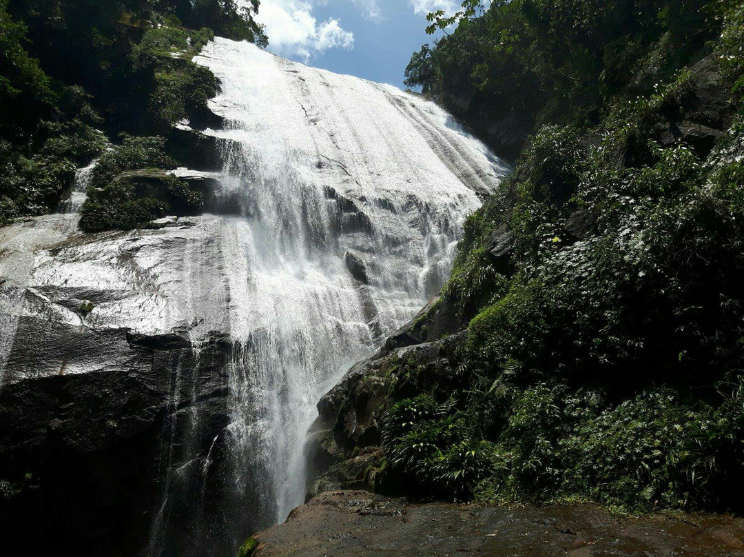 Gato Waterfall景点图片