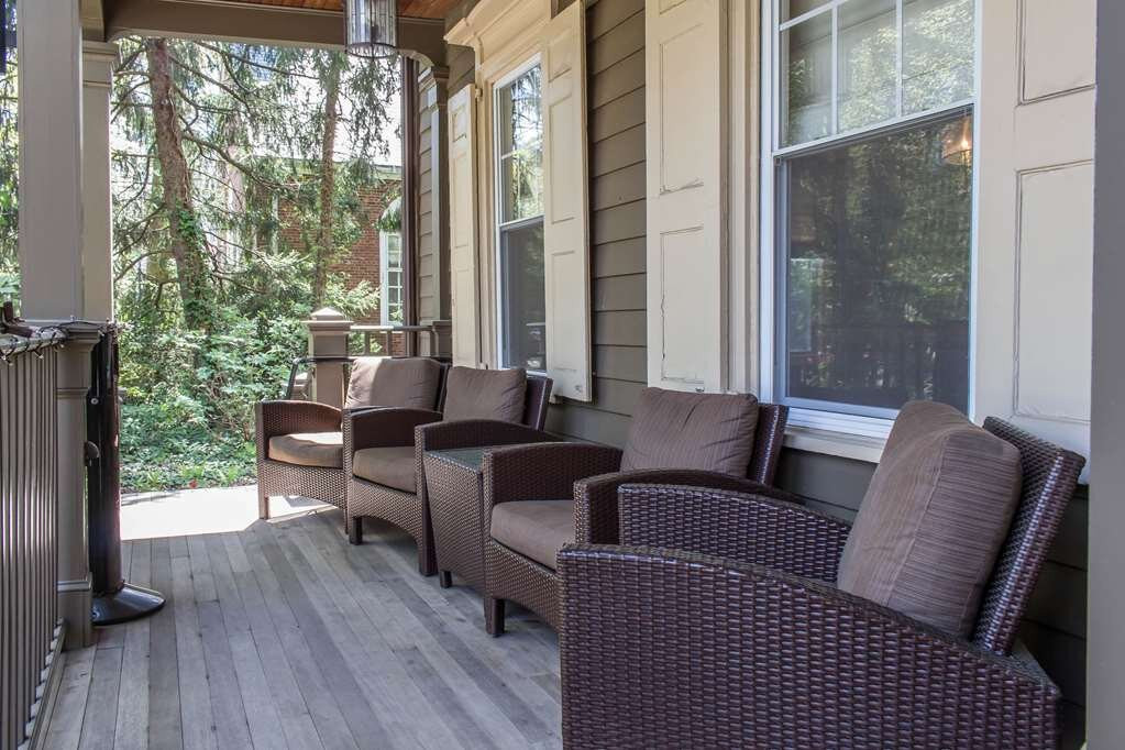 The Peacock Inn主图