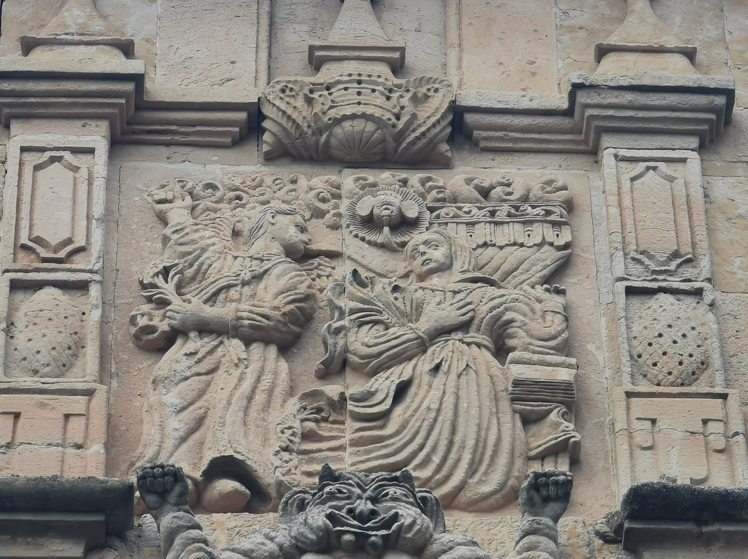 Arco Del Postigo景点图片