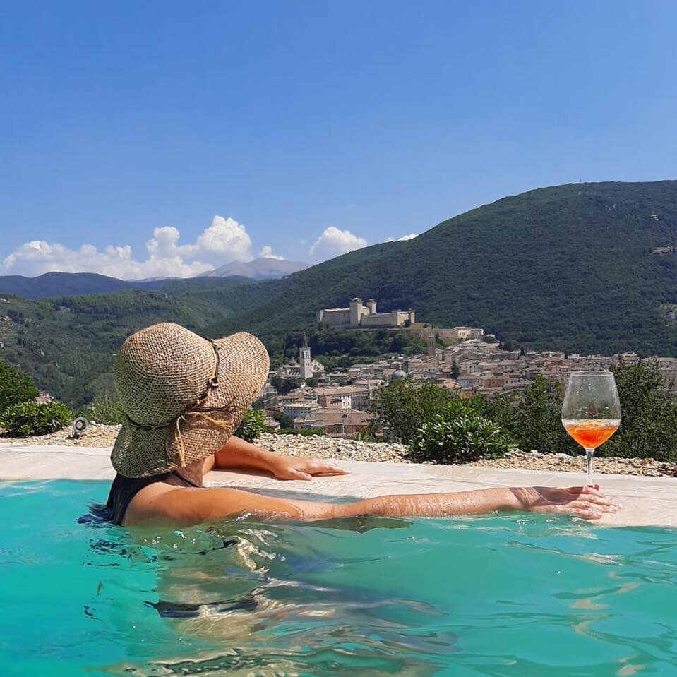 Agriturismo Collerisana-泳池