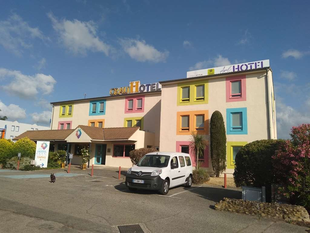 阿尔都市风情酒店主图
