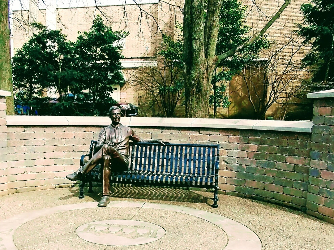 Mister Rogers' Park Bench景点图片