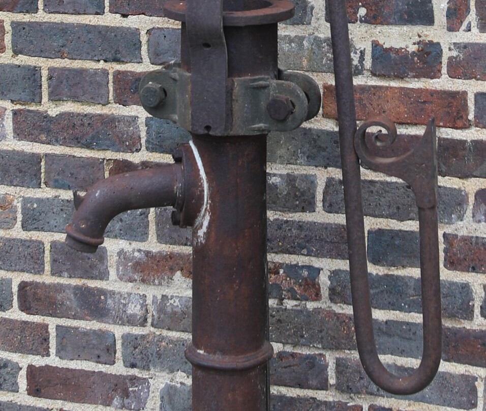 Une Pompe À Eau De Brion