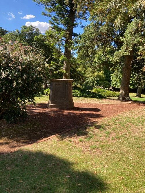Robert Burns Statue-坎普尔顿必去景点