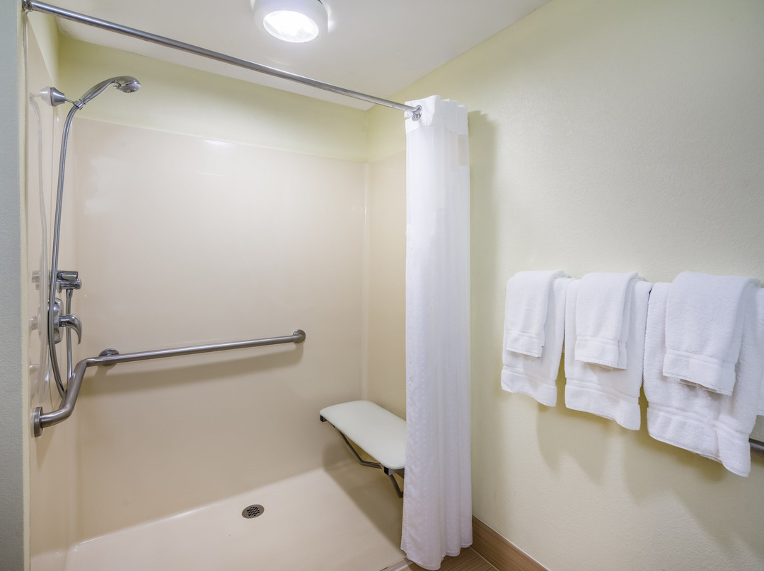 Holiday Inn Express & Suites North East by IHG主图