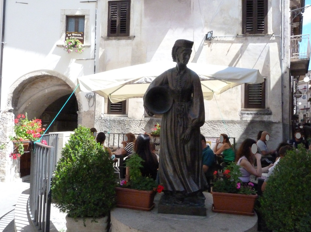 Statua della Donna di Scanno景点图片