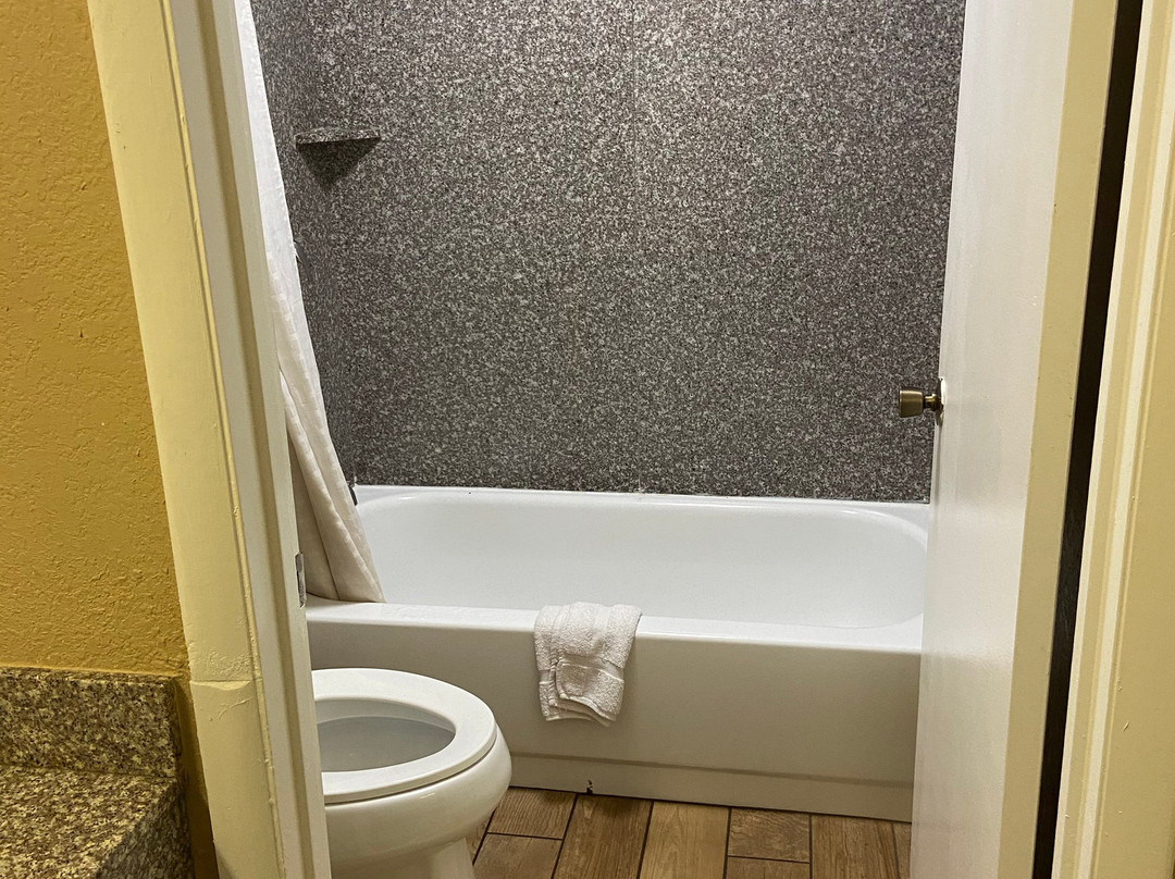 Super 8 by Wyndham Defuniak Springs主图