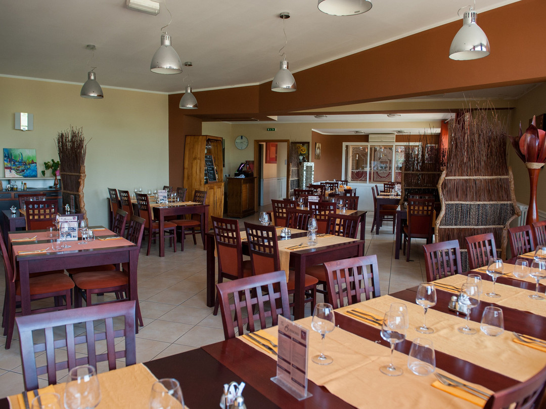 Rive Gauche Hotel Restaurant主图