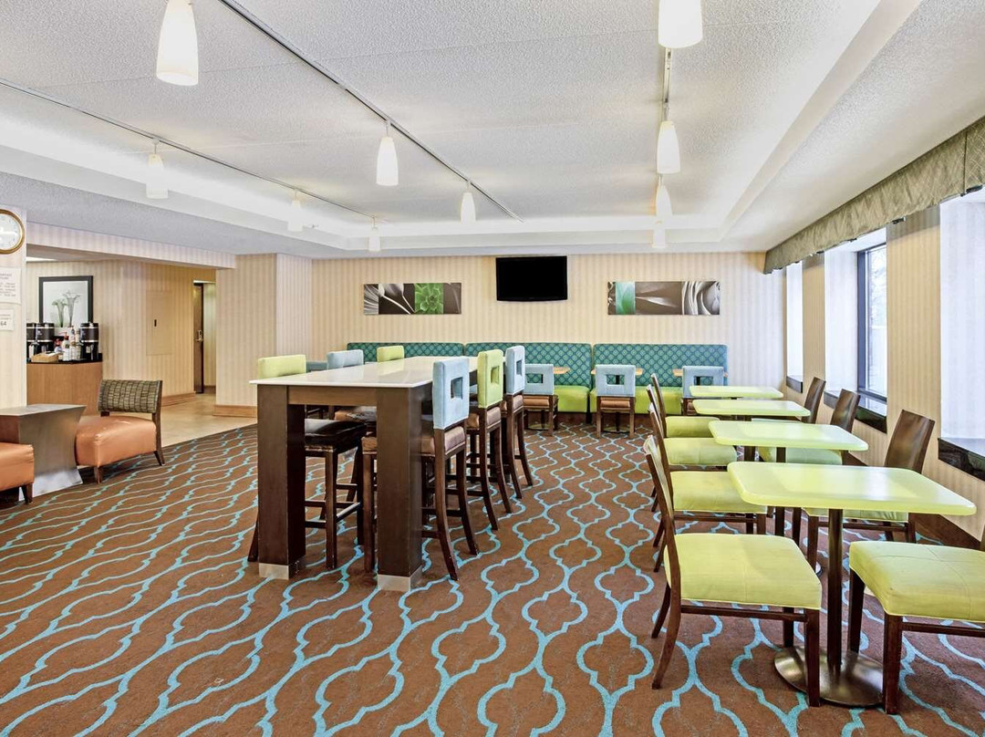 La Quinta Inn & Suites by Wyndham Minneapolis - Minnetonka主图