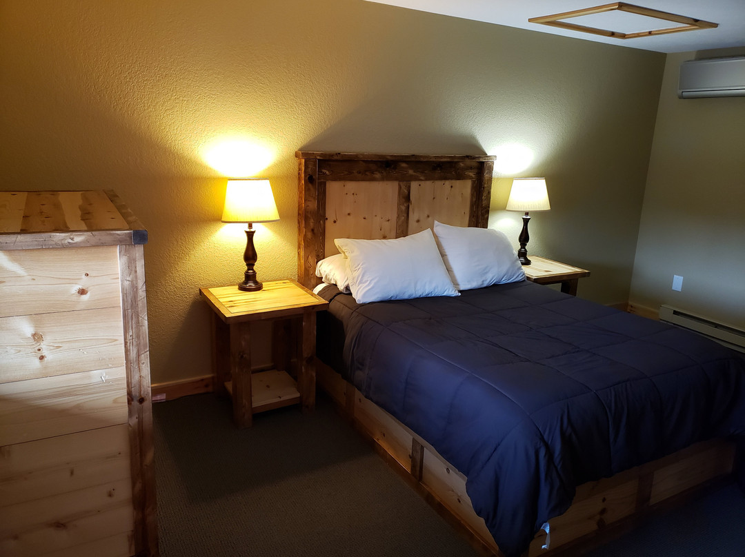 Tahquamenon Suites Lodging主图