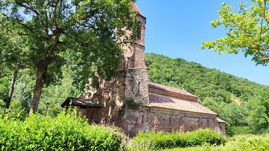 Monasterio de Sant Joan les Fonts景点图片