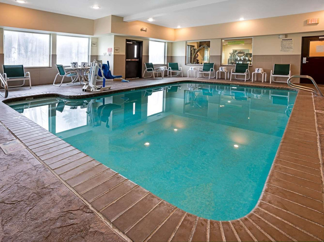 奥本拉昆塔套房酒店主图