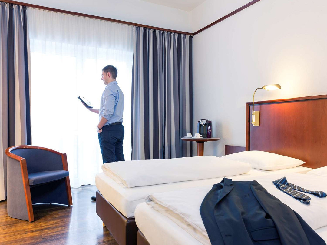 巴特恩豪森市美居酒店主图