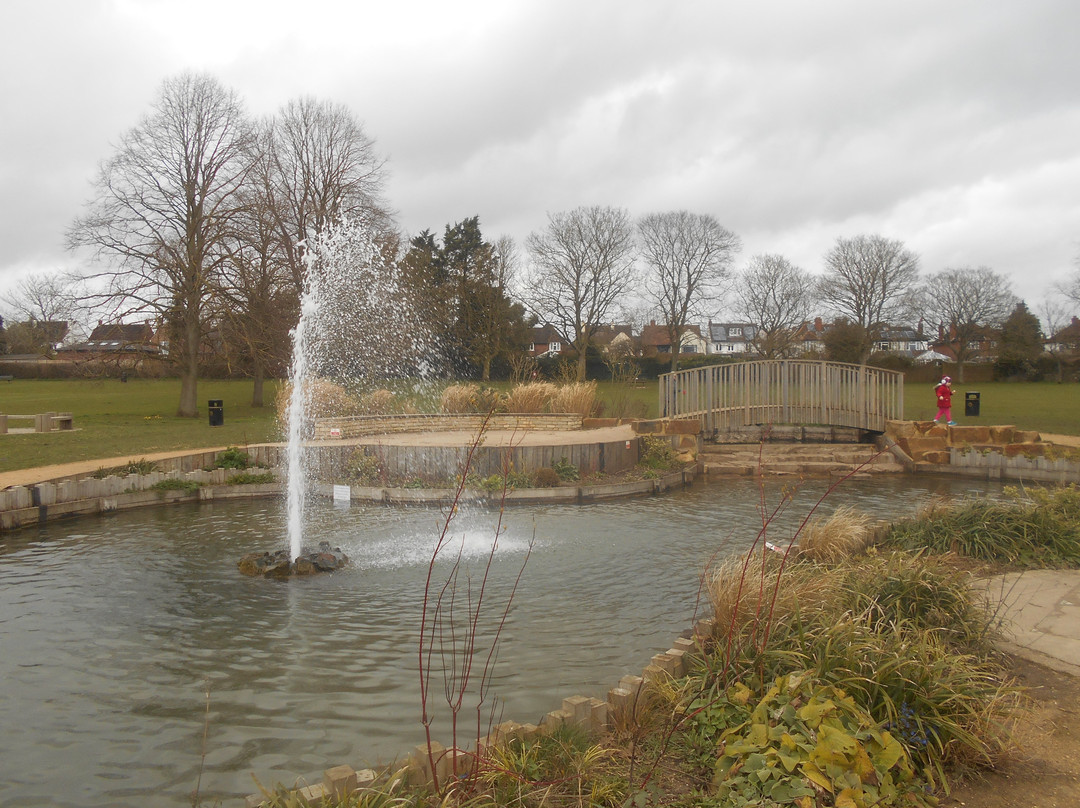 The Sir Nicholas Winton Memorial Garden景点图片