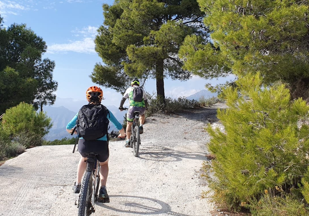 Costa Tropical Cycling-阿尔穆涅卡尔必去景点