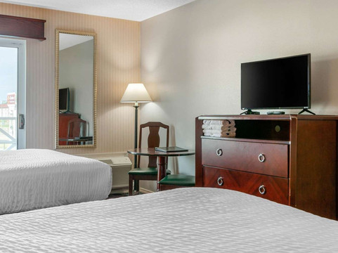 Clarion Hotel & Suites主图