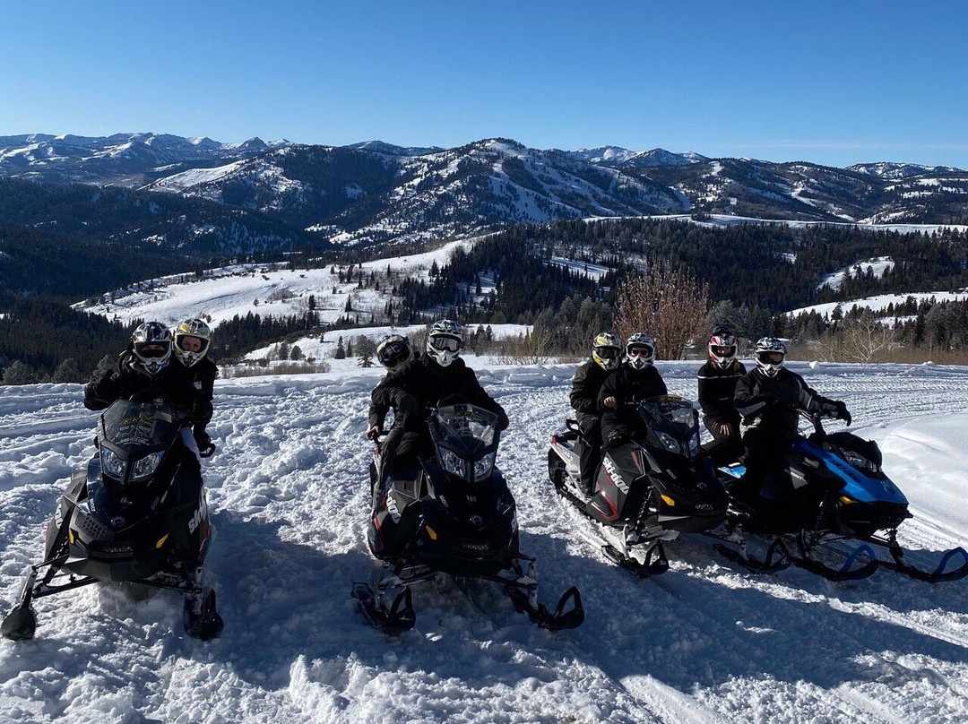 Beaver Creek Lodge Guided Snowmobile Tours景点图片