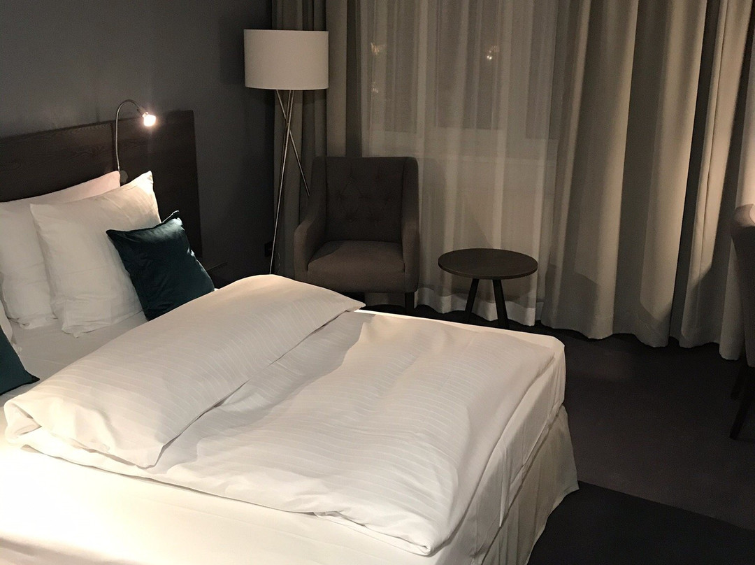 明登假日酒店主图