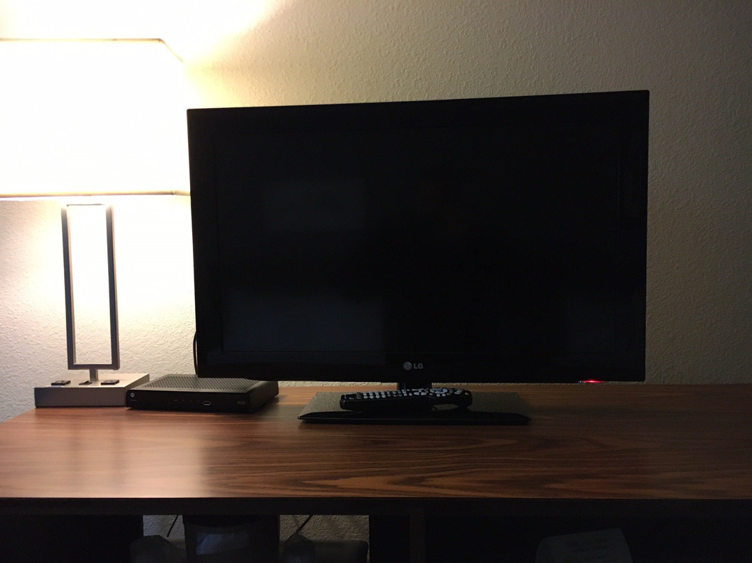 耶洛奈夫速8酒店主图