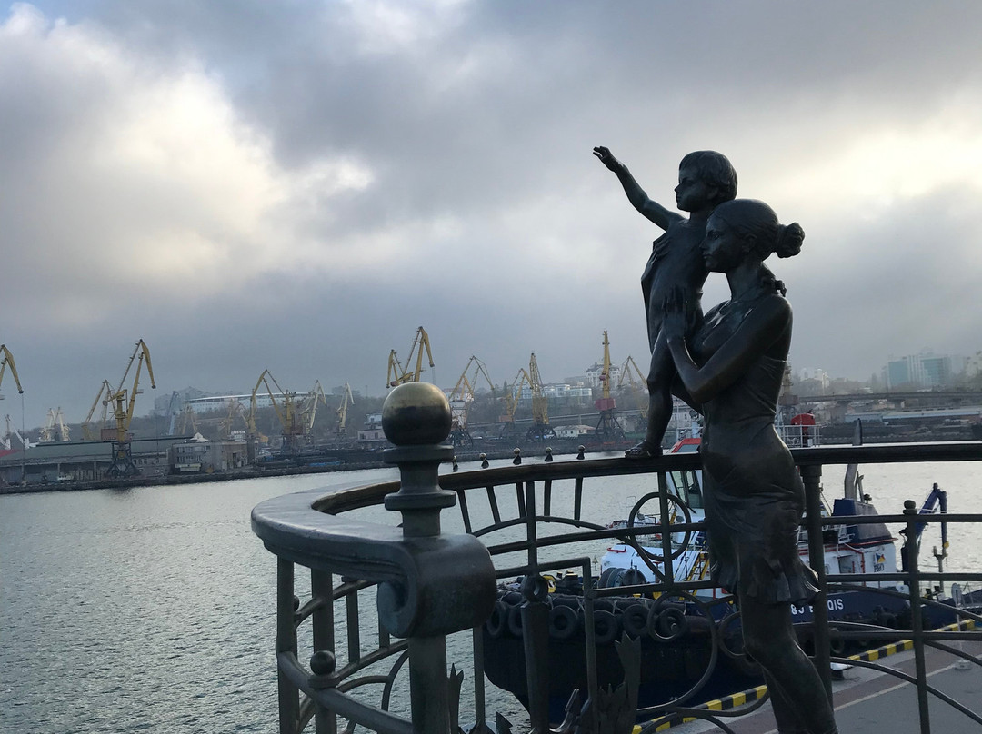 Sailor`s Wife Monument-敖德萨必去景点