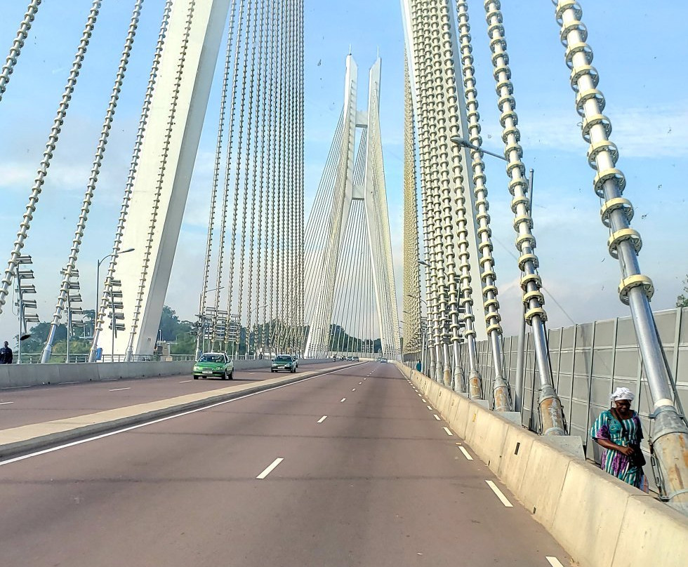 Pont Du 15 Aout 1960-布拉萨市必去景点