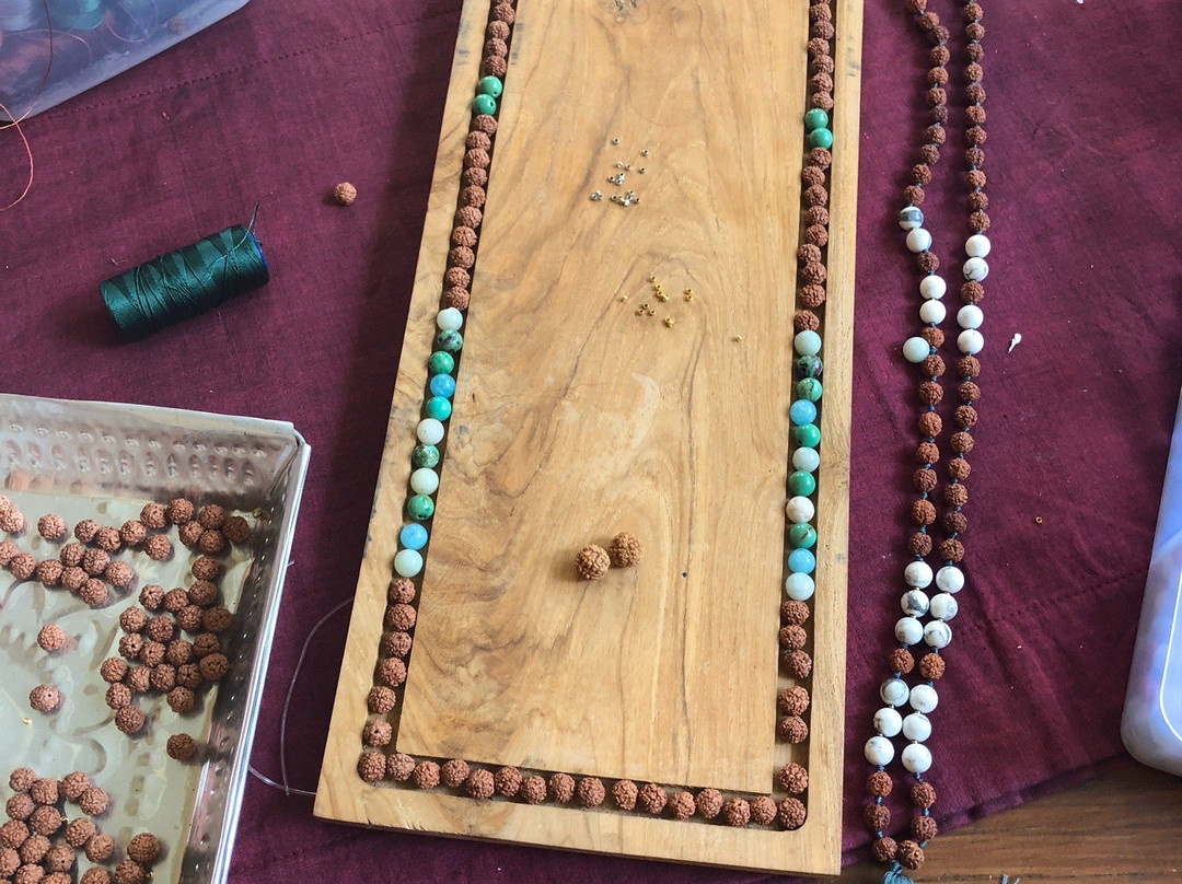 Making Mala Necklace景点图片