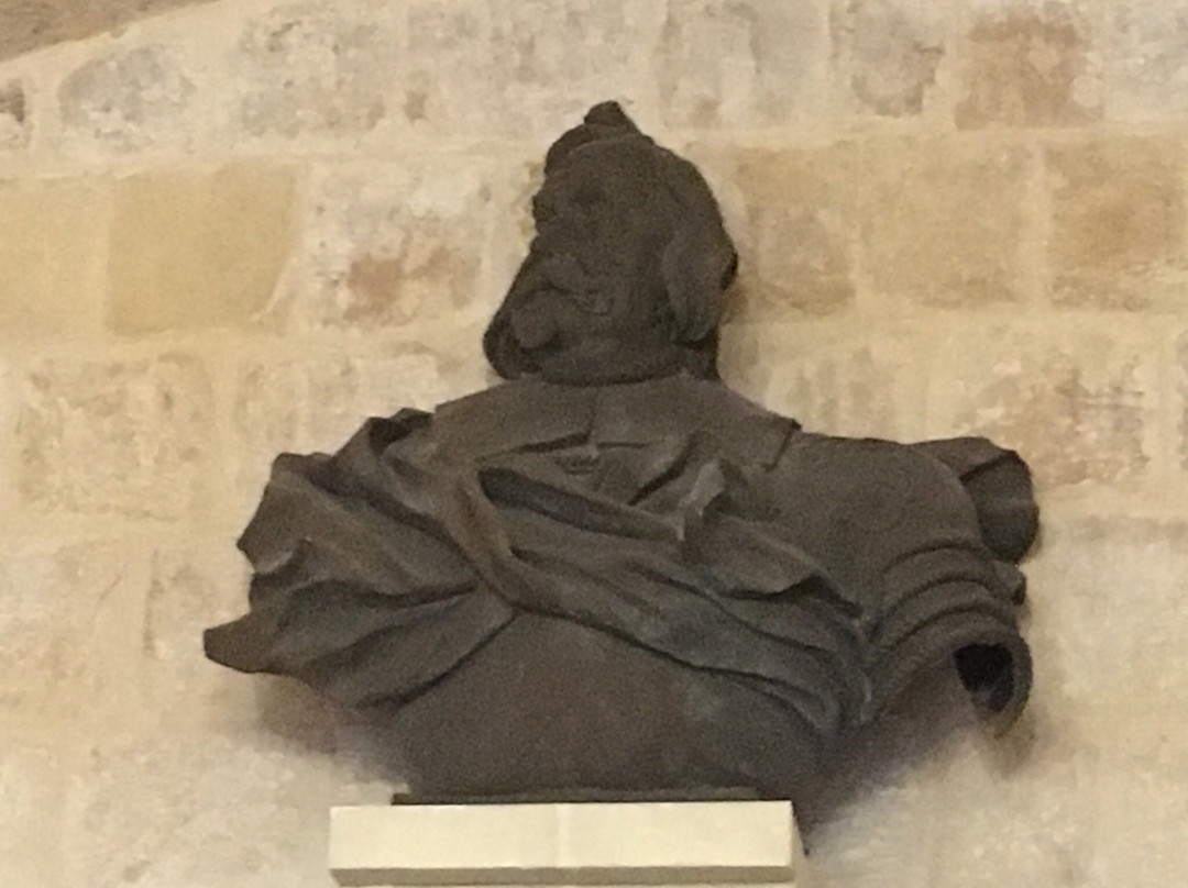 Notre Dame Gate-毕尔古必去景点