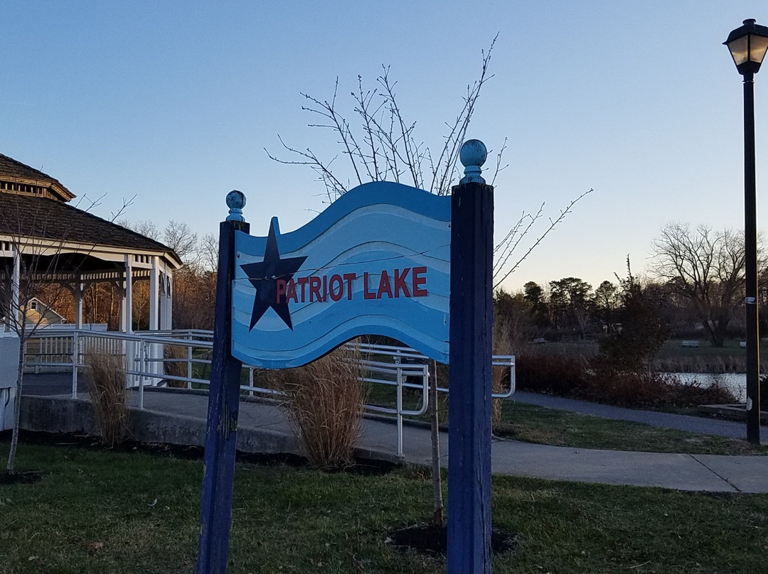 Patriot Lake Park景点图片