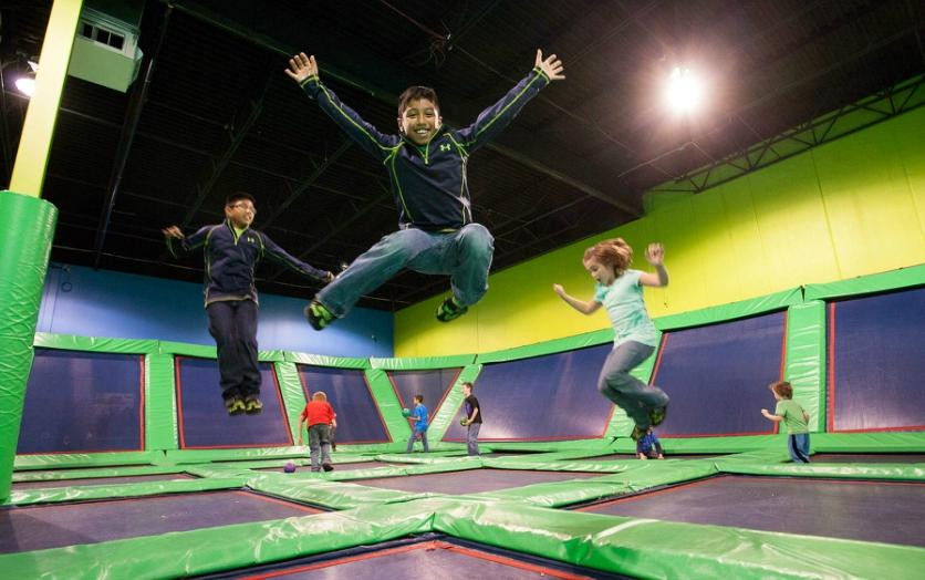 Burnsville旅游景点-Grand Slam