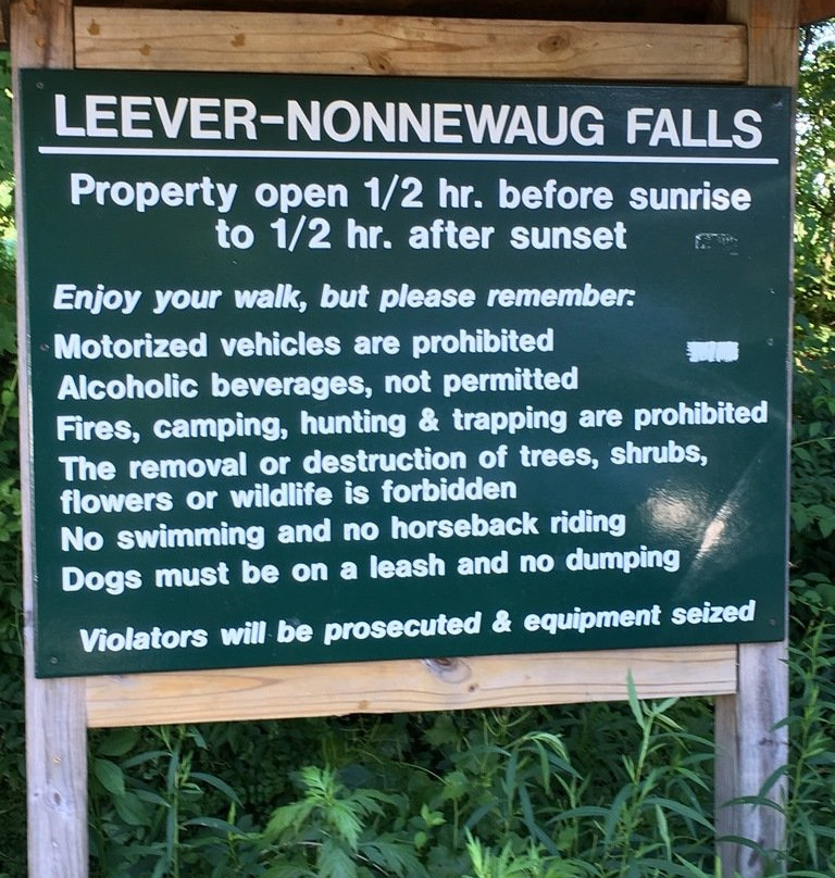 Nonnewaug Falls景点图片