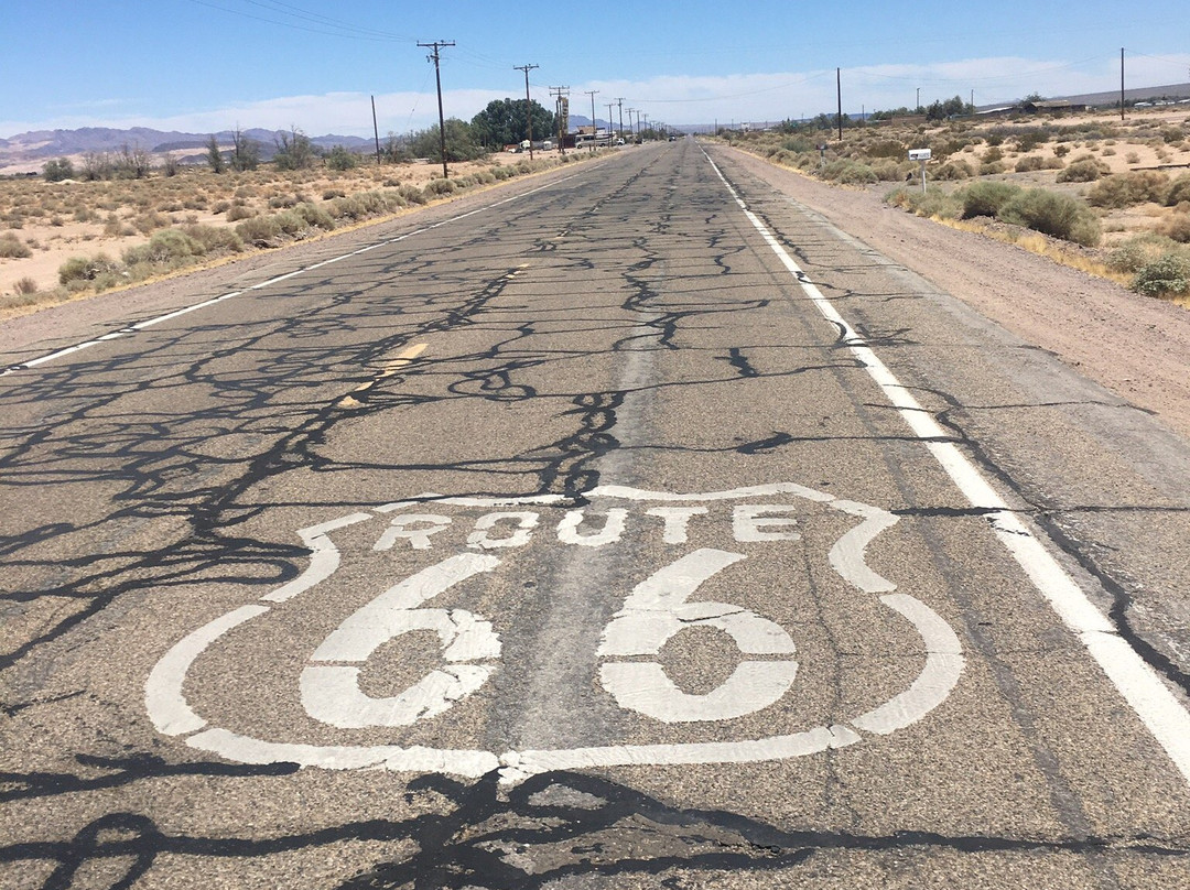 Yermo旅游景点-The Barn - Route 66