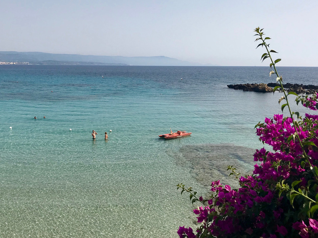 德皮尼酒店主图