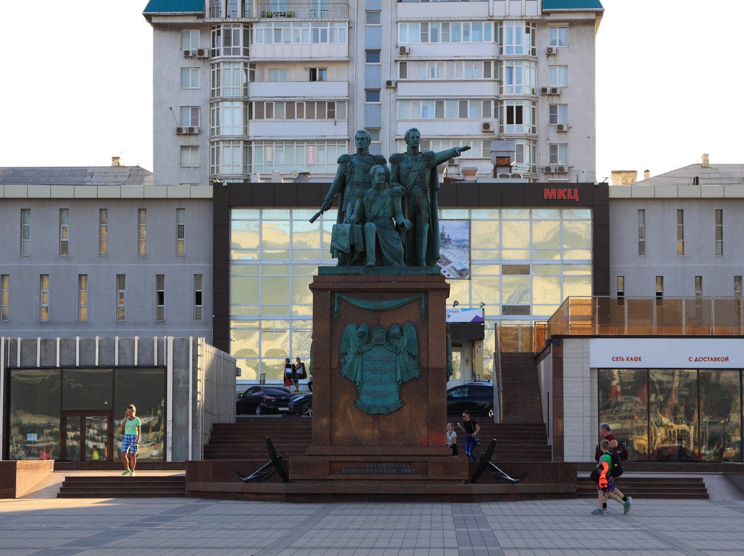 Monument to the Founders of Novorossiysk景点图片