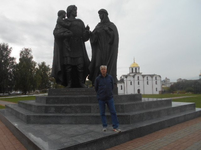 Monument to Alexander Nevsky景点图片