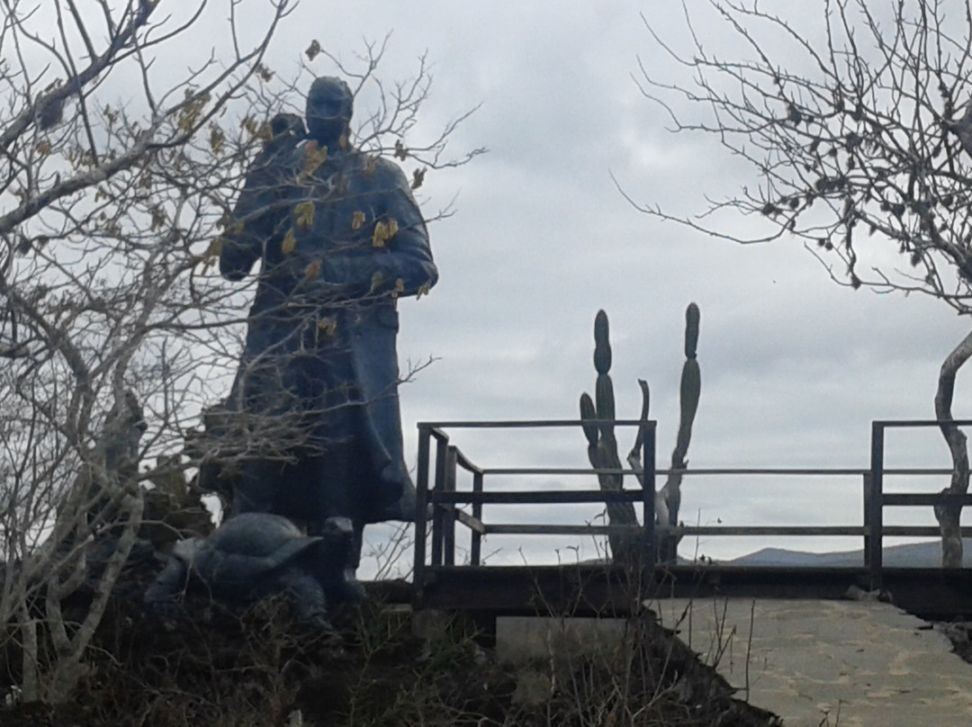 Estatua de Charles Darwin-Puerto Baquerizo Moreno必去景点