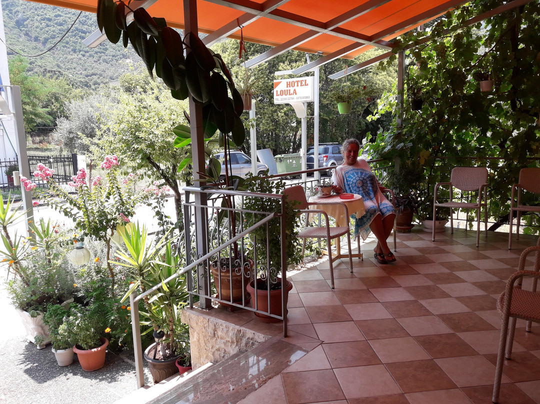 Hotel Loula Rooms and Apartments