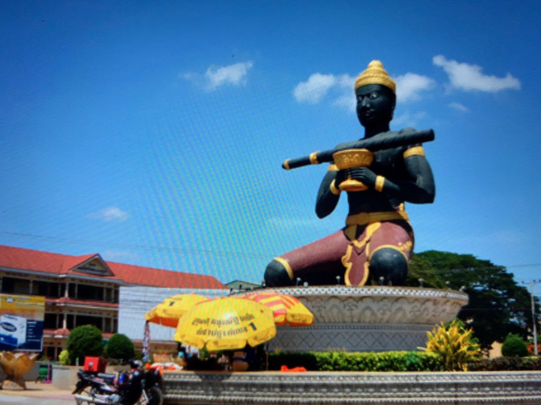 Ta Dumbong Kro Aung Statue-马德望必去景点