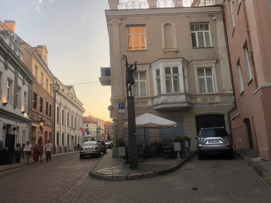 Lamplighter statue-维尔纽斯必去景点