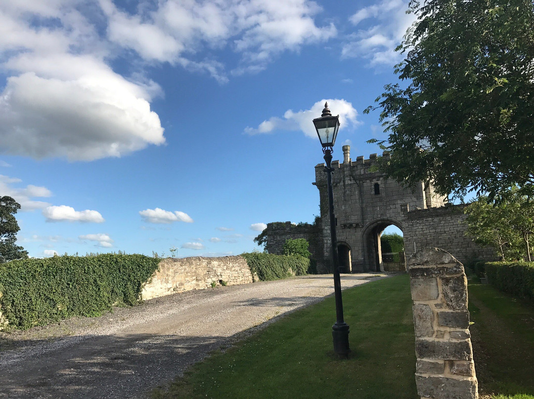 Steeton Hall Gateway景点图片