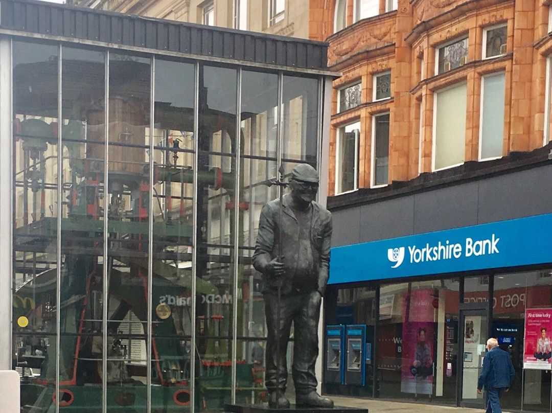 Fred Dibnah Statue景点图片