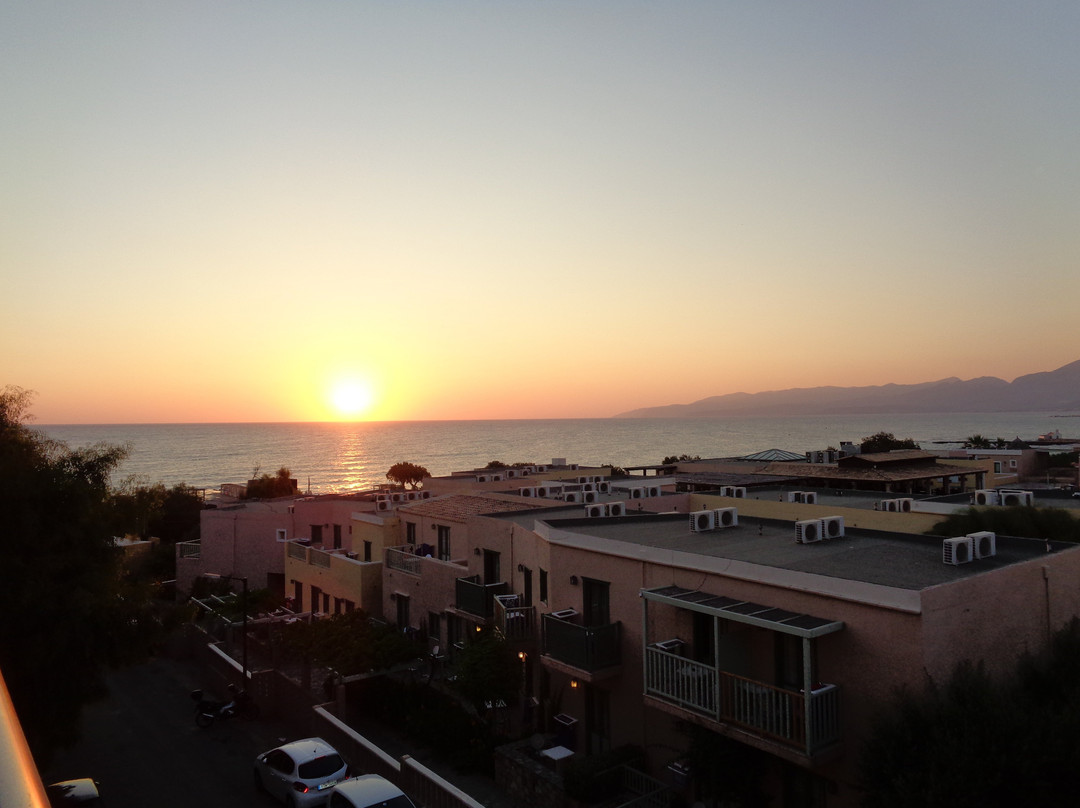 Golden Beach Hotel主图