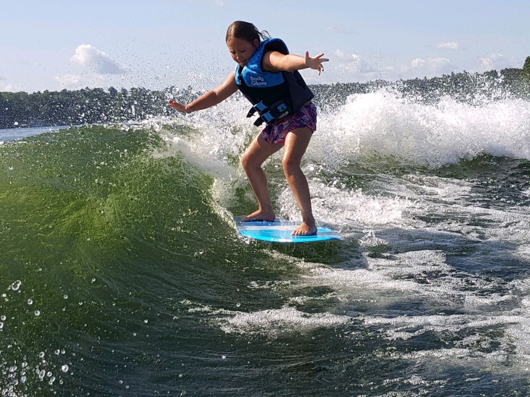 Surf SCONSIN景点图片