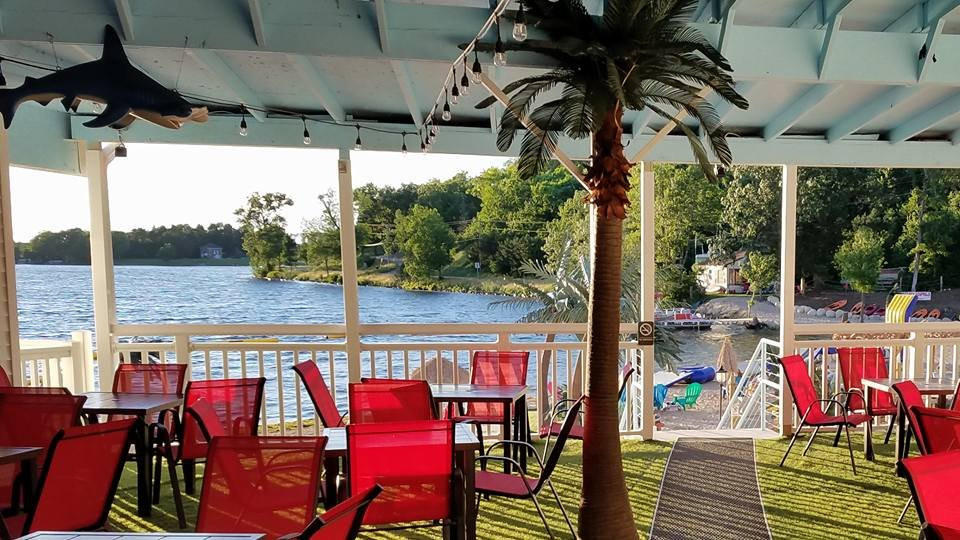 Tiki Beach Resort on Kettle Moriane Lake景点图片