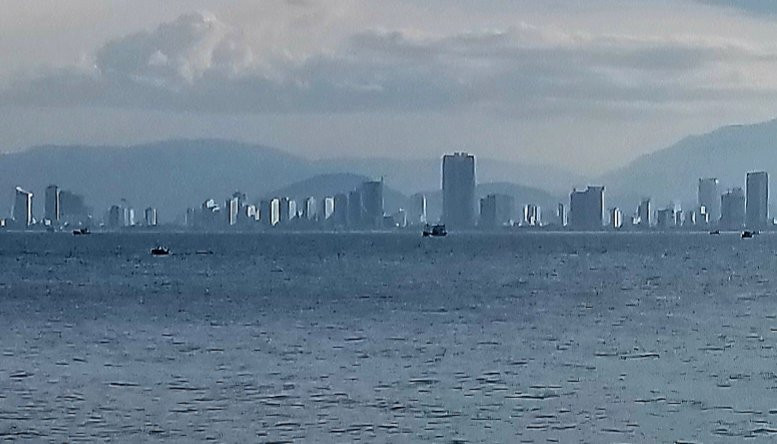 Bãi Đá Đen-岘港必去景点