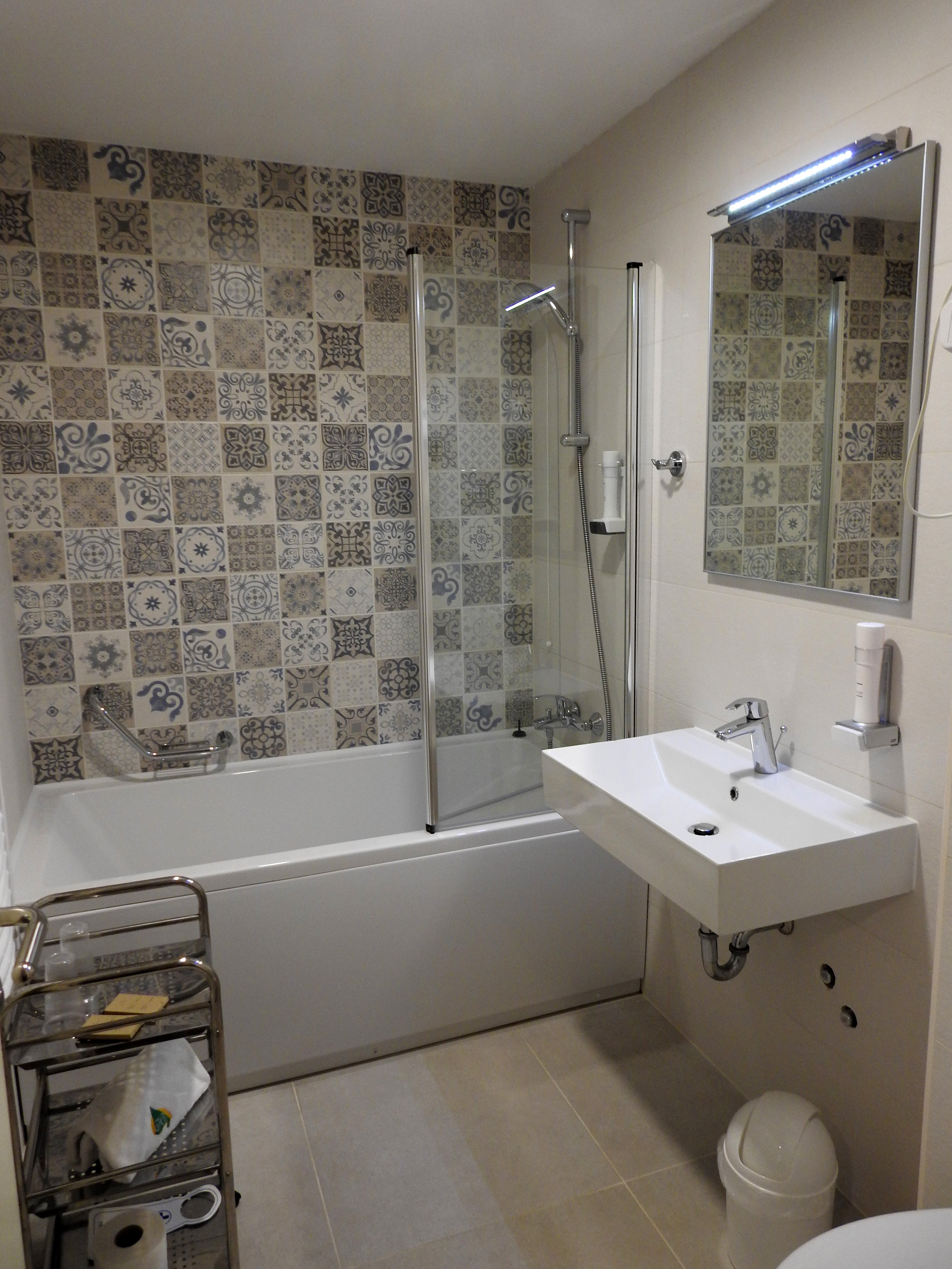 波若维尼克酒店-浴室