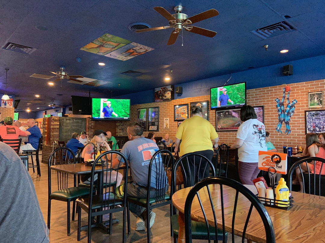 Woodys Sports Bar and Grill景点图片