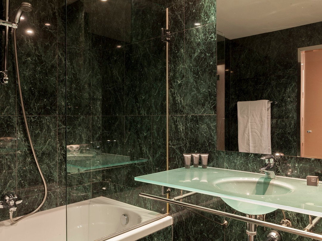 莱达万豪AC酒店主图