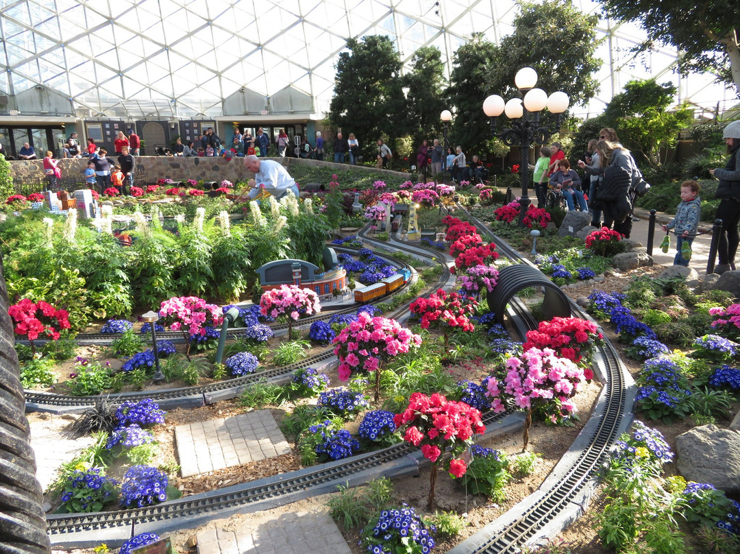 Mitchell Park Horticultural Conservatory (The Domes)景点图片