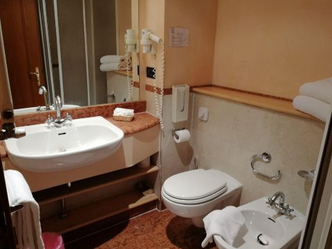 贝拉迪波斯考酒店-浴室