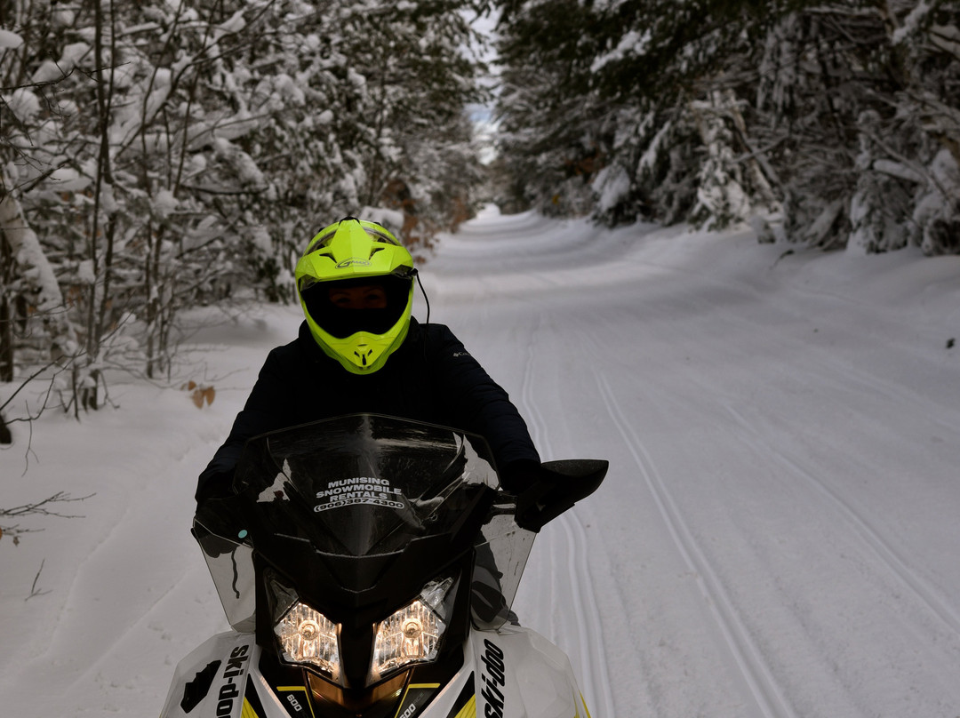 Munising Snowmobile Rentals-缪尼辛必去景点